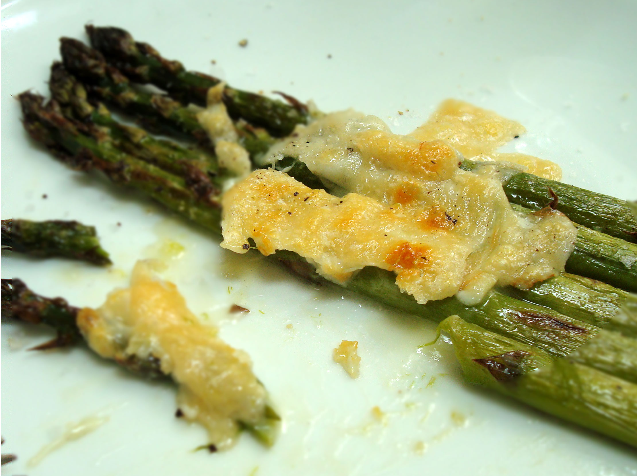 Grilled cabecou and asparagus