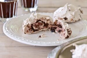 chewy chocolate meringues